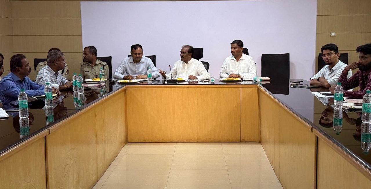 अतिक्रमण हटाएं, कचरा उठाएं