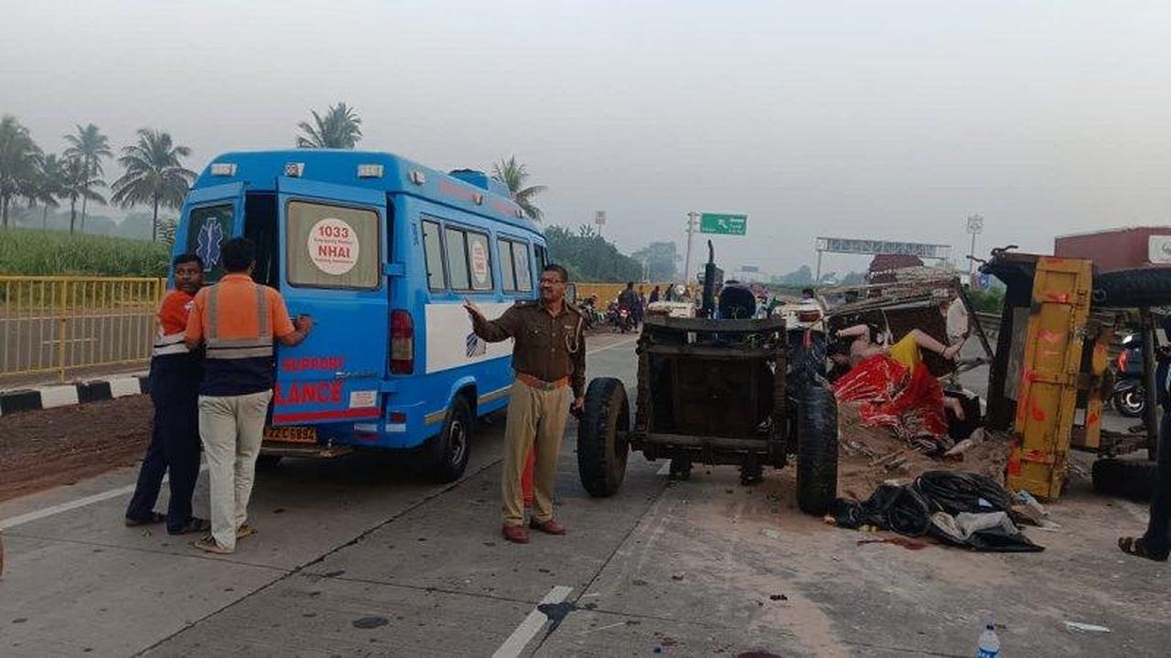 दुर्गा माता की मूर्ति लेकर लौट रहे श्रद्धालुओं पर टूटा कहर