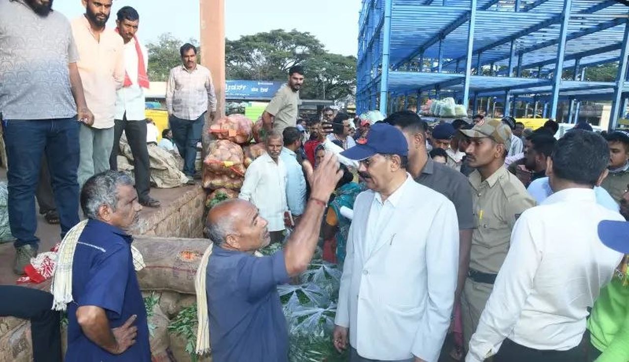 बेलगावी एपीएमसी में उपलोकायुक्त का निरीक्षण, रसीद और सेस के हिसाब पर सवाल