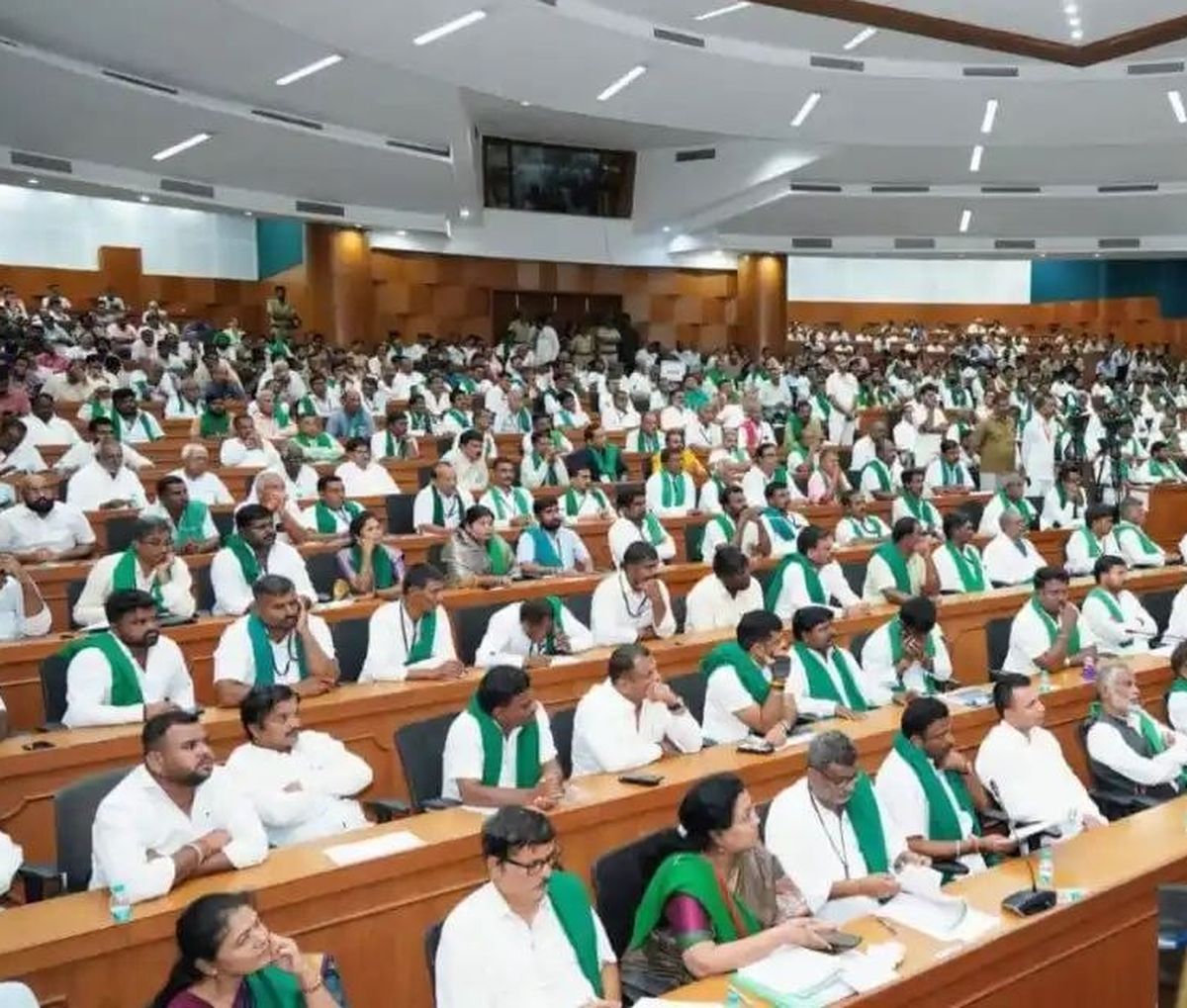 गन्ना किसानों और चीनी मिल मालिकों में सुलह की राह खुली