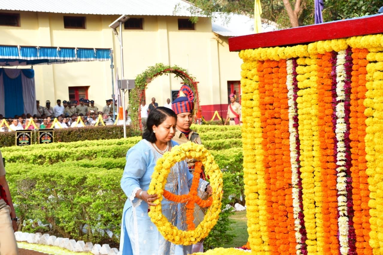 पुलिसकर्मियों का बलिदान सदैव स्मरणीय : जिलाधिकारी स्नेहल आर.