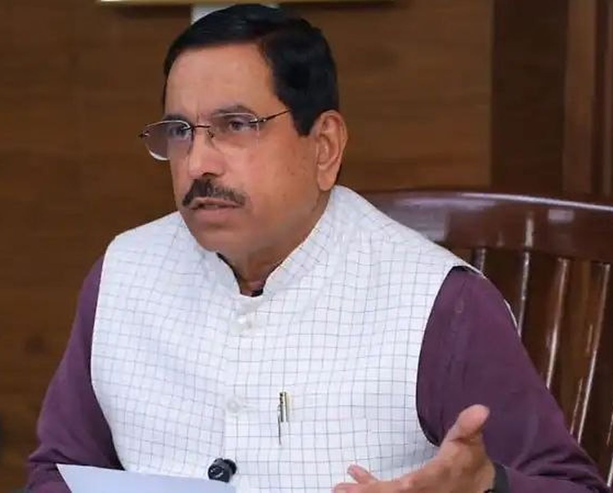 पथसंचलन रोक कर ध्यान भटका रही सरकार