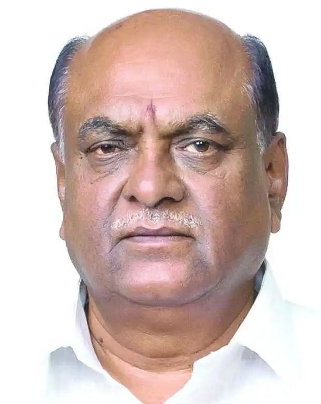 पश्चिम स्नातक क्षेत्र में कांग्रेस को झटका, कुबेरप्पा अहिंद उम्मीदवार बनकर उतरेंगे