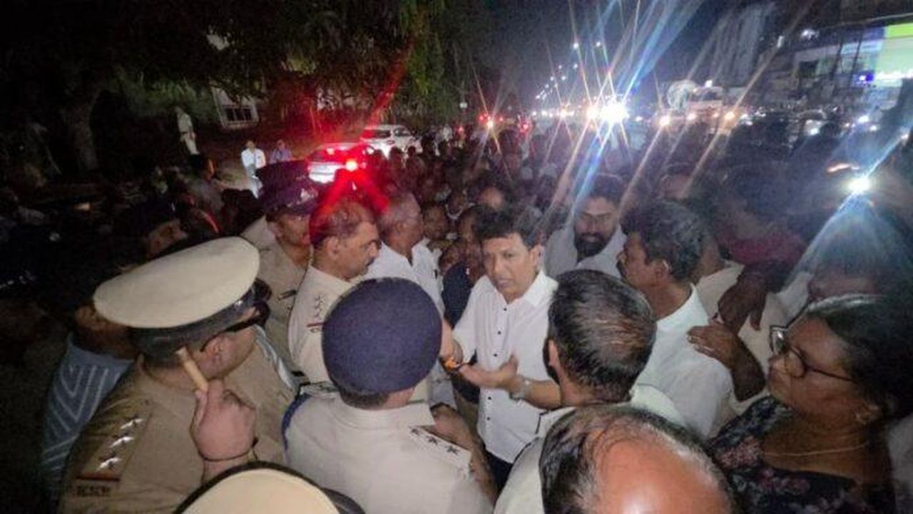 पुलिस पूछताछ के बाद मौत, थाने के सामने शव रखकर प्रदर्शन