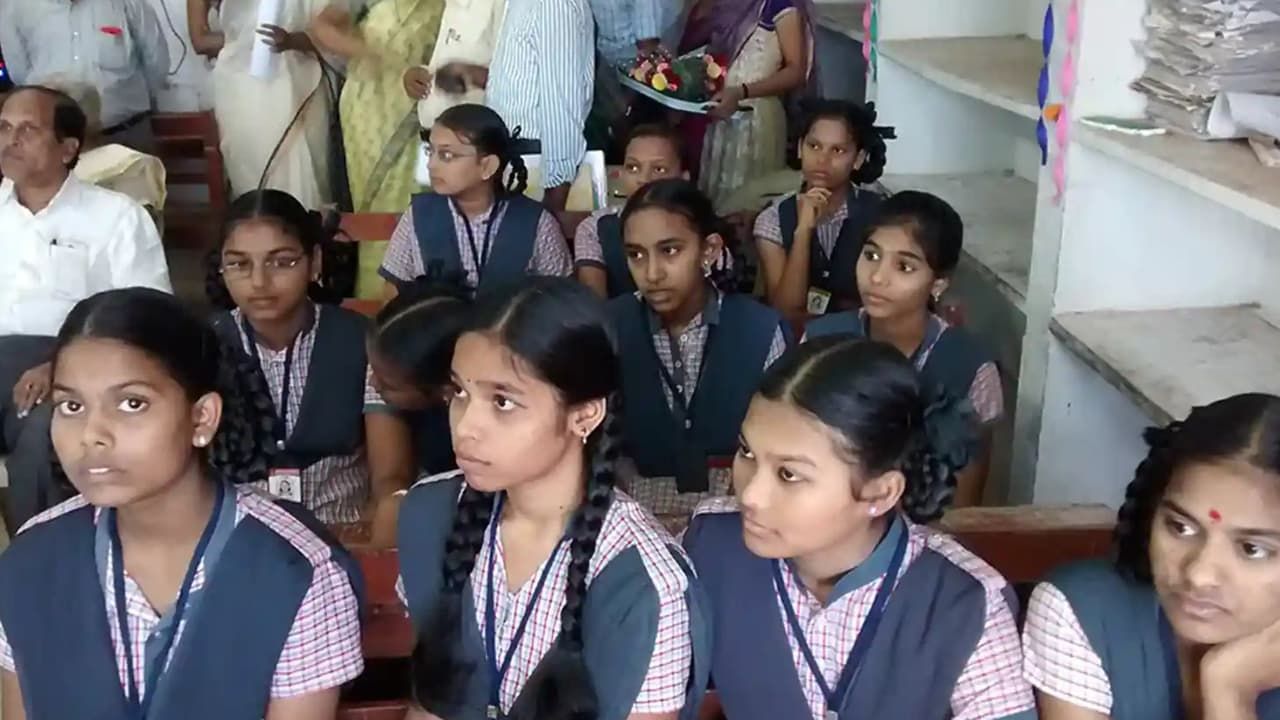 ग्रामीण सरकारी स्कूलों के विद्यार्थियों को 7.5 प्रतिशत अलग आरक्षण