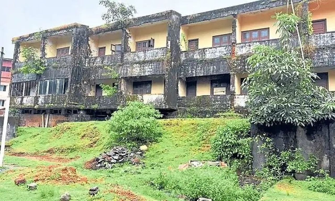 41 साल पुराना सौपर्णिका विश्राम गृह जर्जर