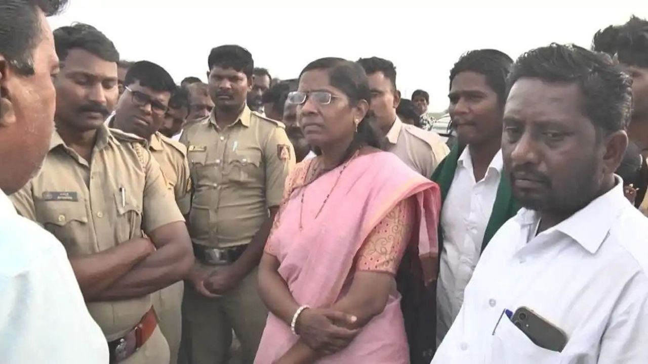 हाईकोर्ट के आदेश के नाम पर 3 एकड़ फसल नष्ट