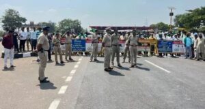 गन्ना मूल्य पर किसानों का रण, उत्तर कर्नाटक में राजमार्ग जाम