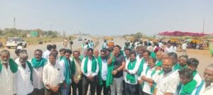 गन्ना मूल्य पर किसानों का रण, उत्तर कर्नाटक में राजमार्ग जाम